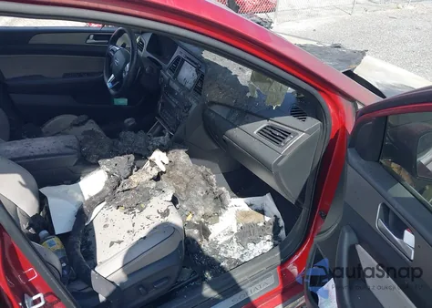 2015 Hyundai Sonata Sport 2.0T z USA, uszkodzony, nr VIN 5NPE34ABXFH081444